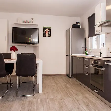 Miki - City Center With Large Balcony